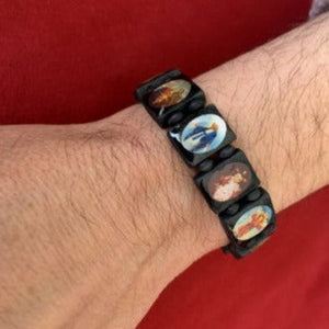 BRACELETE SAGRADA FEITA À MÃO COM IMAGENS DE SANTOS CATÓLICOS E VIRGENS